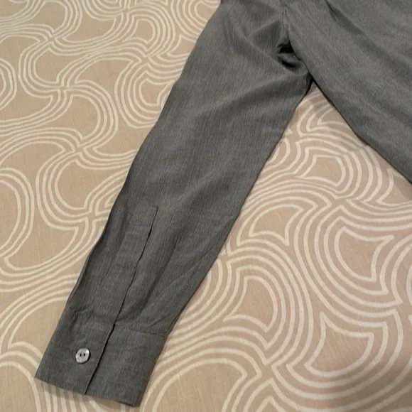 J. Jill blouse, light gray, back buttons, XSP - Picture 9 of 9